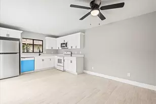 15407 W Pond Woods Dr, Tampa, FL 33618 - Photo 9