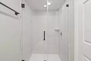 15407 W Pond Woods Dr, Tampa, FL 33618 - Photo 31