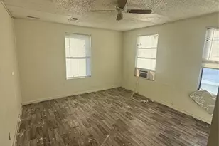 1015 E Columbus Dr, Tampa, FL 33605 - Photo 5