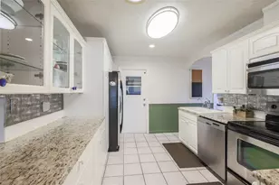 318 Fairside Ct, Sun City Center, FL 33573 - Photo 15