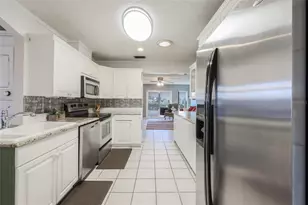 318 Fairside Ct, Sun City Center, FL 33573 - Photo 21