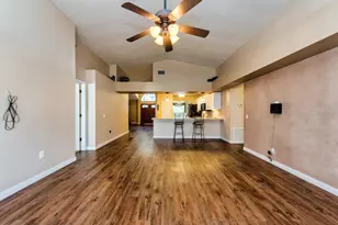 1304 Gangplank Dr, Valrico, FL 33594 - Photo 9