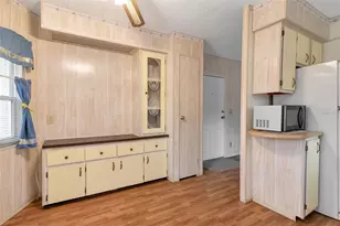 38147 Huff Dr, Zephyrhills, FL 33542 - Photo 9