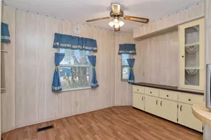 38147 Huff Dr, Zephyrhills, FL 33542 - Photo 7