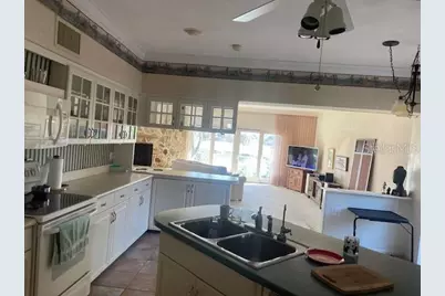 6823 Greenbrier Drive, Seminole, FL 33777 - Photo 11