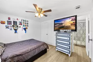 1015-1017 58th Ave Dr E, Bradenton, FL 34203 - Photo 11