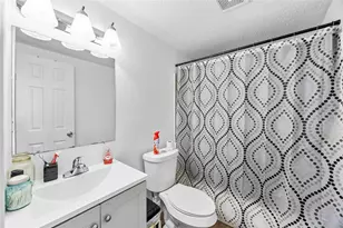 1015-1017 58th Ave Dr E, Bradenton, FL 34203 - Photo 13