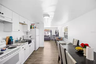 1015-1017 58th Ave Dr E, Bradenton, FL 34203 - Photo 9