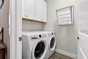 5123 Flag St, Sarasota, FL 34232 - Photo 9