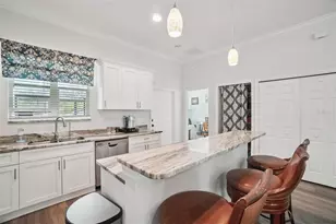 154 E Spruce St, Tarpon Springs, FL 34689 - Photo 11