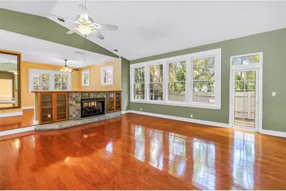 546 26th Avenue N, Saint Petersburg, FL 33704 - Photo 9