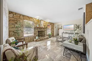 314 E 137th Ave, Tampa, FL 33613 - Photo 9