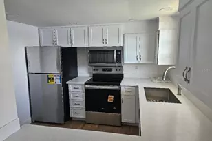 8822 Bay Pointe Dr, Tampa, FL 33615 - Photo 3