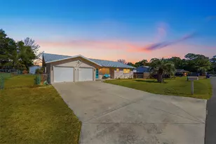 1225 NE 2nd St, Crystal River, FL 34429 - Photo 1