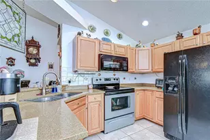 12722 Dunhill Dr, Tampa, FL 33624 - Photo 9