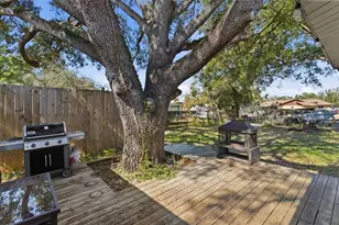 404 King Louis Ct, Seffner, FL 33584 - Photo 27