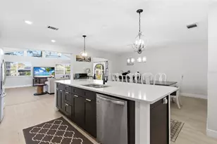 404 King Louis Ct, Seffner, FL 33584 - Photo 9