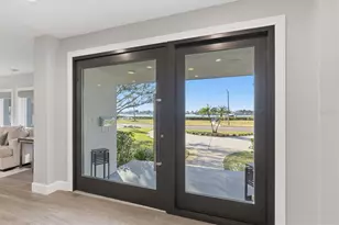 670 Sunset Dr S, Saint Petersburg, FL 33707 - Photo 7