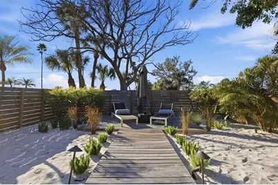 670 Sunset Drive S, Saint Petersburg, FL 33707 - Photo 49