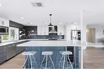 670 Sunset Drive S, Saint Petersburg, FL 33707 - Photo 17