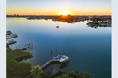 670 Sunset Drive S, Saint Petersburg, FL 33707 - Photo 1