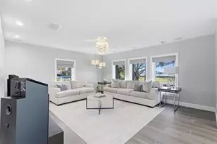 670 Sunset Dr S, Saint Petersburg, FL 33707 - Photo 11