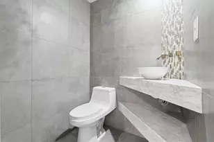 670 Sunset Dr S, Saint Petersburg, FL 33707 - Photo 37