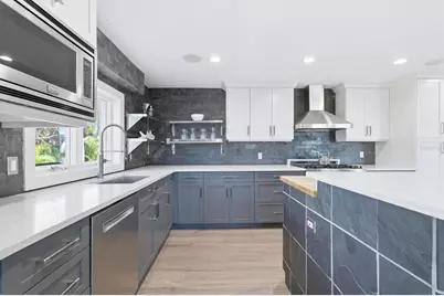 670 Sunset Drive S, Saint Petersburg, FL 33707 - Photo 19