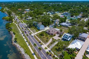 43 Edgewater Dr, Dunedin, FL 34698 - Photo 5