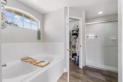 106 Winston Manor Circle, Seffner, FL 33584 - Photo 13