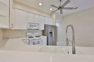 2119 Grantham Greens Dr, Sun City Center, FL 33573 - Photo 7