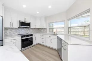 1949 Dolphin Blvd S, Saint Petersburg, FL 33707 - Photo 17