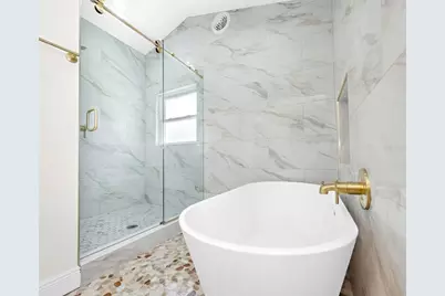 1949 Dolphin Boulevard S, Saint Petersburg, FL 33707 - Photo 25