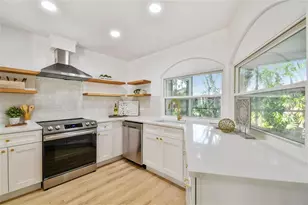 1949 Dolphin Blvd S, Saint Petersburg, FL 33707 - Photo 11