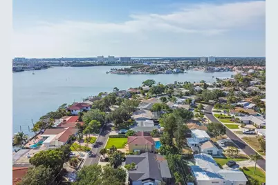1949 Dolphin Boulevard S, Saint Petersburg, FL 33707 - Photo 29