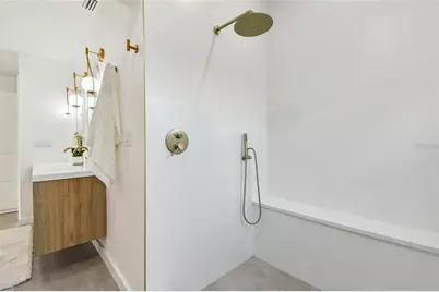 1949 Dolphin Boulevard S, Saint Petersburg, FL 33707 - Photo 17