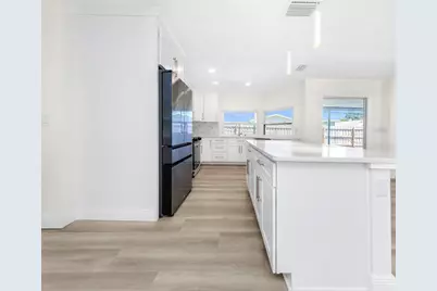 1949 Dolphin Boulevard S, Saint Petersburg, FL 33707 - Photo 15