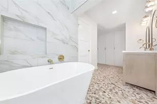 1949 Dolphin Blvd S, Saint Petersburg, FL 33707 - Photo 27