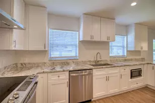 555 54th St N, Saint Petersburg, FL 33710 - Photo 9