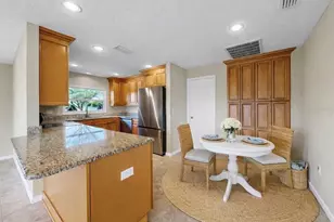 2110 W View Dr, Sun City Center, FL 33573 - Photo 7