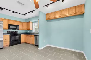 1712 N Club Ct, Tampa, FL 33612 - Photo 15