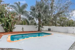 1712 N Club Ct, Tampa, FL 33612 - Photo 5