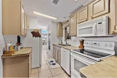 134 Americana Court NE #216, Saint Petersburg, FL 33702 - Photo 7