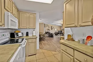 134 Americana Ct NE, Saint Petersburg, FL 33702 - Photo 9