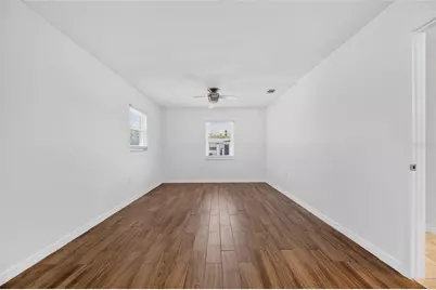 8050 Carolyn Street NE, Saint Petersburg, FL 33702 - Photo 21