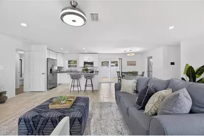 8050 Carolyn Street NE, Saint Petersburg, FL 33702 - Photo 5