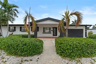 4440 Huntington St NE, Saint Petersburg, FL 33703 - Photo 1