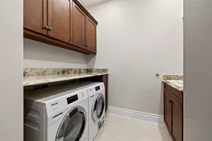 851 Brightwaters Blvd NE, Saint Petersburg, FL 33704 - Photo 29