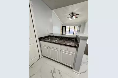 3550 Tobago Lane #304, Tampa, FL 33614 - Photo 5