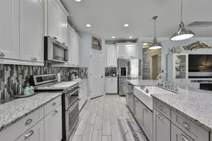5227 Admiral Pointe Dr, Apollo Beach, FL 33572 - Photo 9